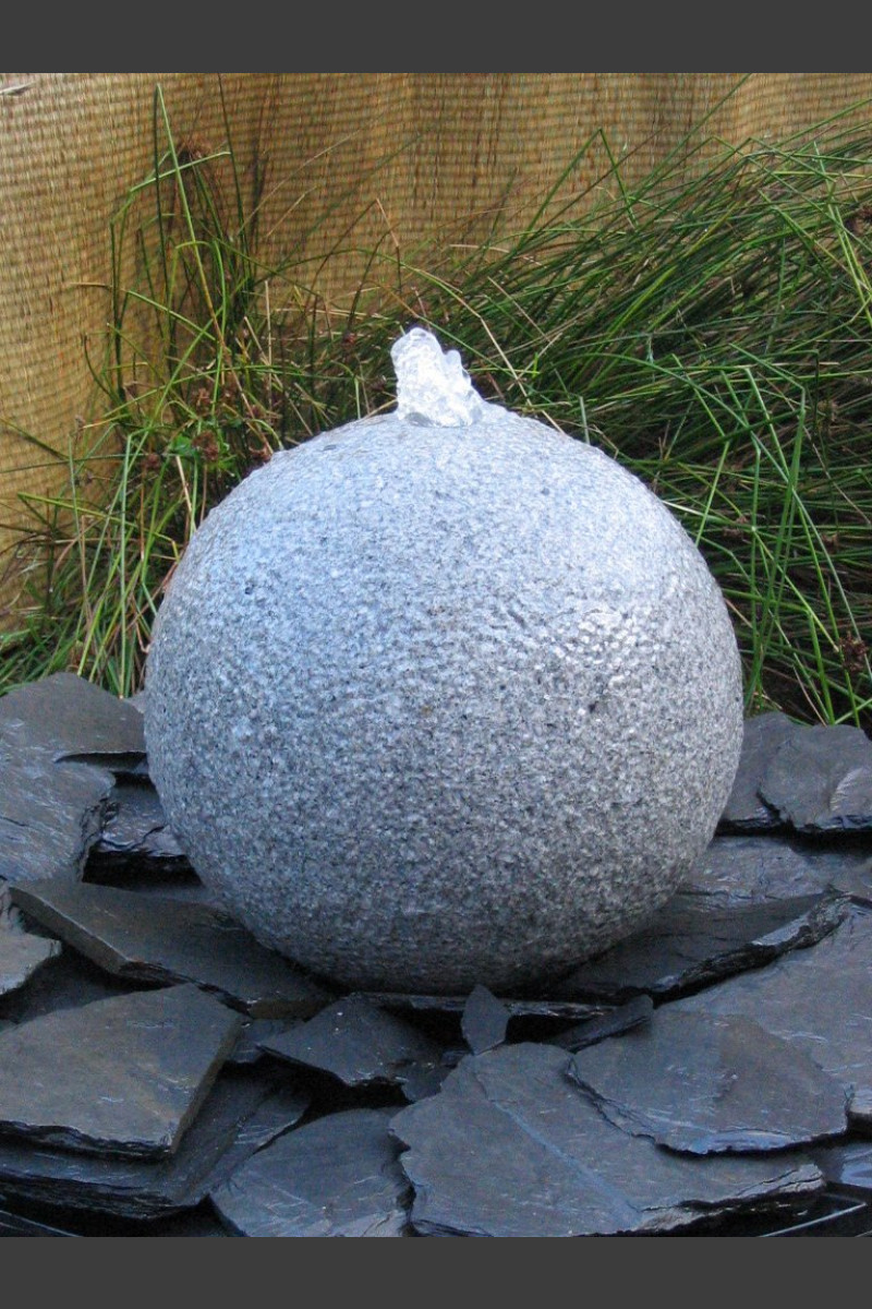 Granit Kugel Sprudelstein rot 40cm - Quellsteine - Quellstein - Monolithique