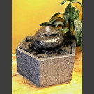 Fontaine d’intérieur set  Bloc erratique gris-noire 10cm en bassin de granit hexagonal